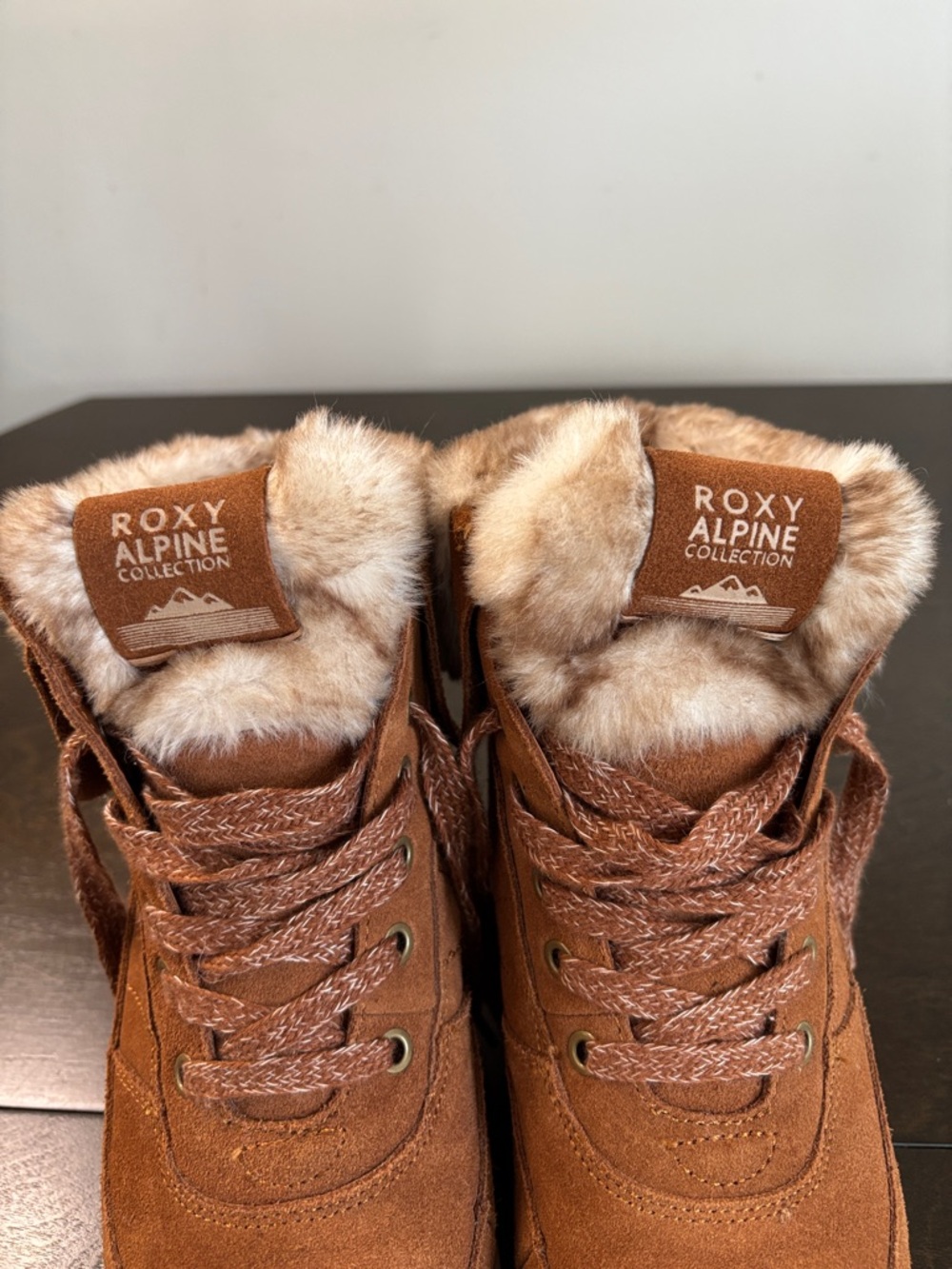 Roxy Lace-Up Alpine Boots in Tan and Cream Size 7.5 - Picture 2 of 10